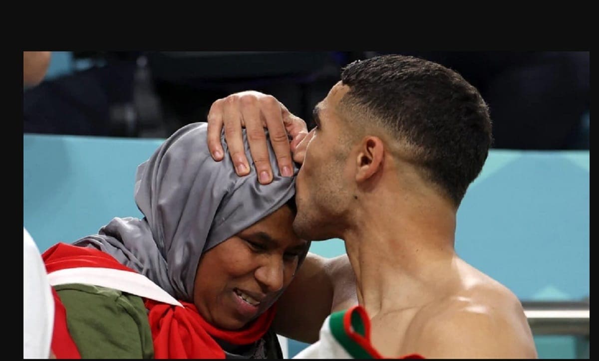 La mère de Achraf Hakimi réagit à  la polémique sur son fils