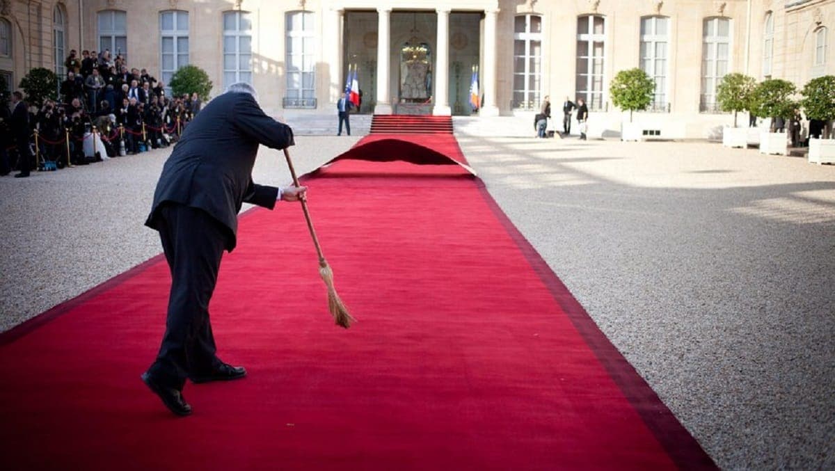 Licenciement à  l’Elysée : la détresse d’un agent pousse au suicide