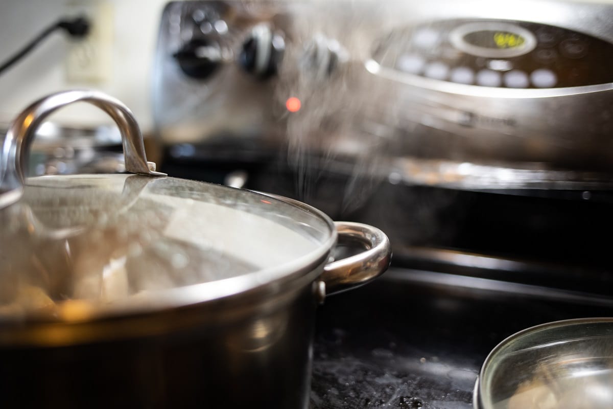 Bon à  savoir: voici pourquoi il faut éviter de conserverÂ les alimentsÂ  cuits dans une casserole