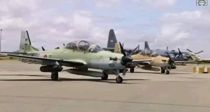 Niger: pour contrer la CEDEAO, le Mali et le Burkina déploient des avions de combat