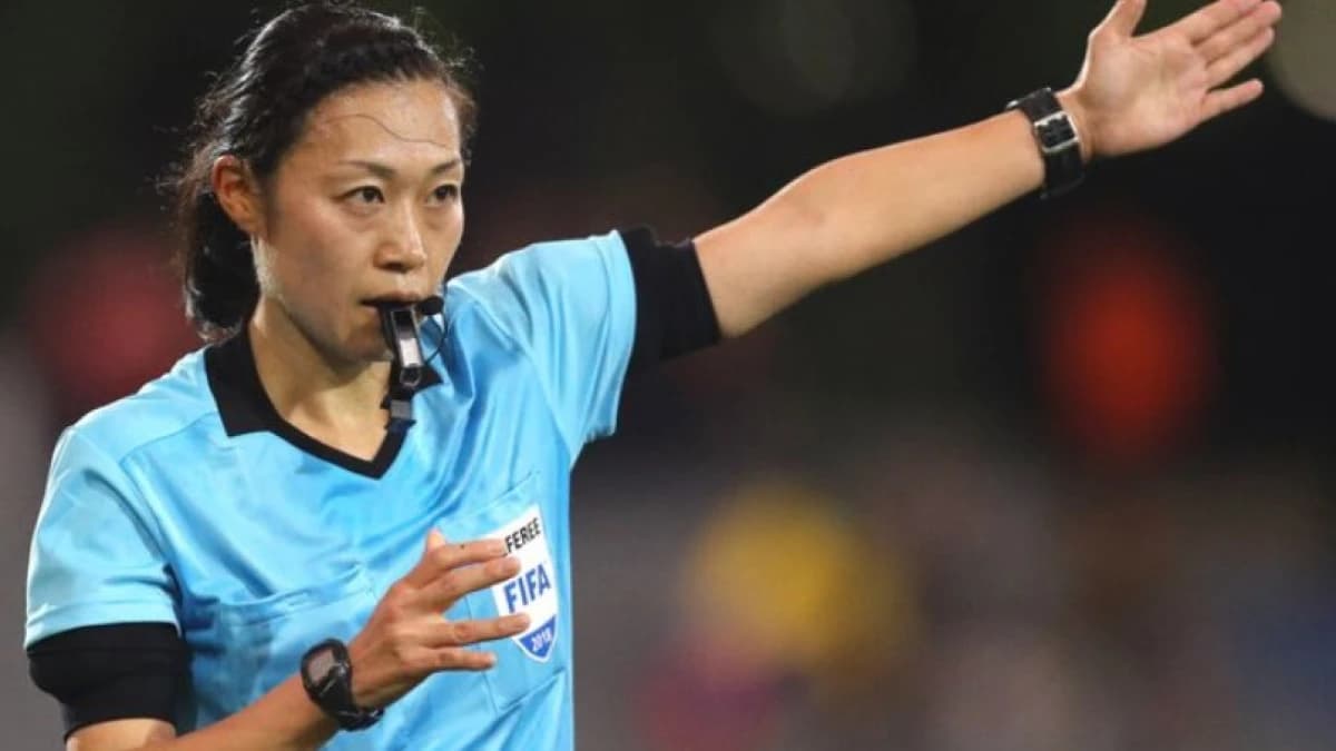 La Japonaise Yamashita, première femme arbitre à  la Coupe d’Asie masculine