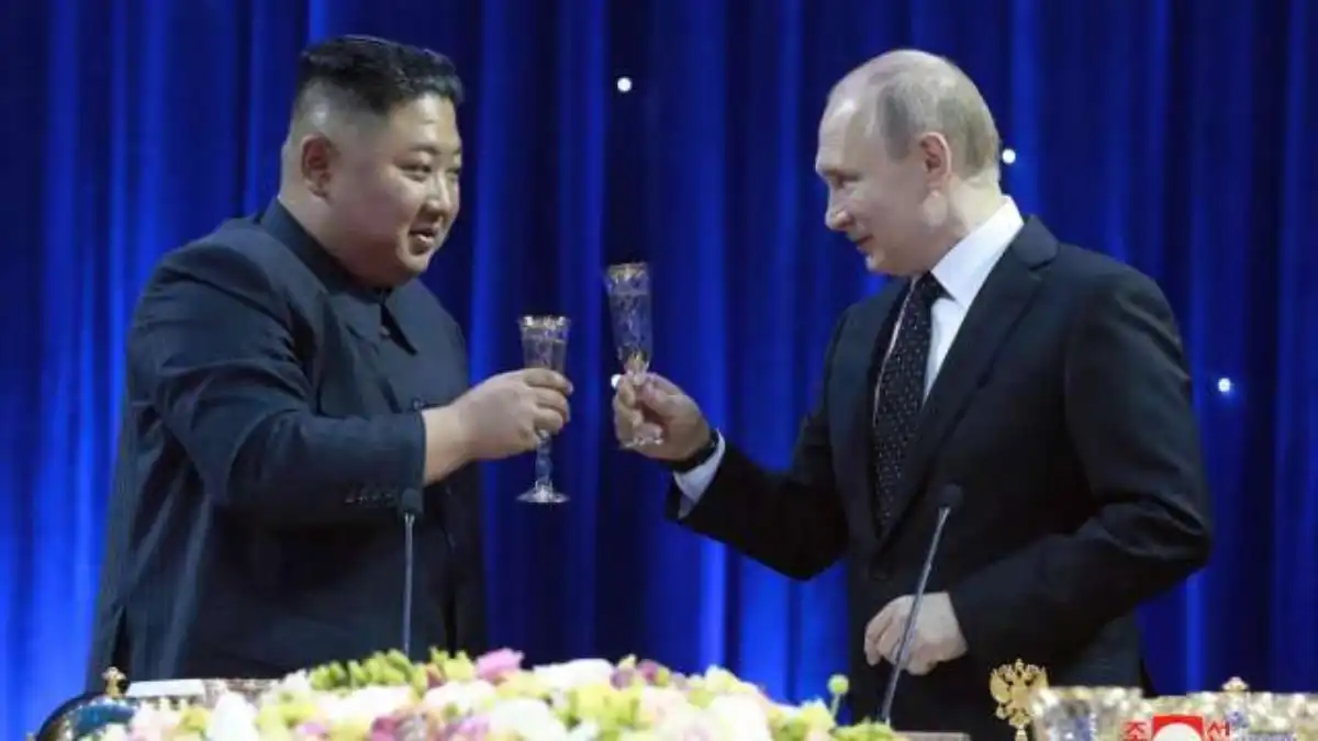 Russie – Corée du Nord: Vladimir Poutine offre une voiture de fabrication russe à Kim Jong Un