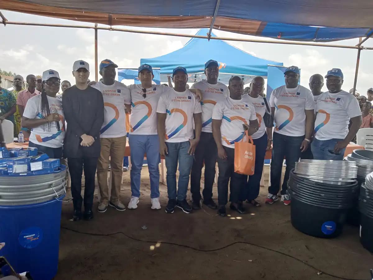 JIF 2024Â : Moov Africa Bénin fait don d’importants kits aux femmes et enfants de Sô Tchanhoué