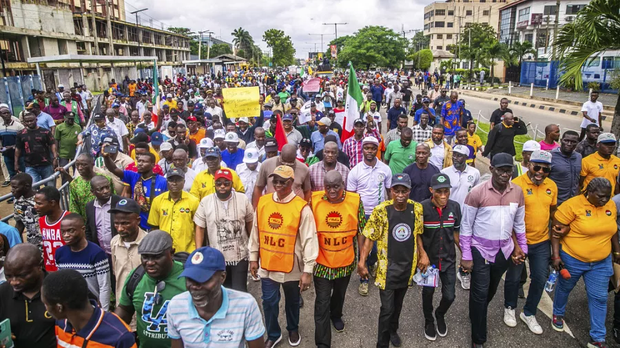 Nigéria: les syndicats suspendent leur grève générale illimitée