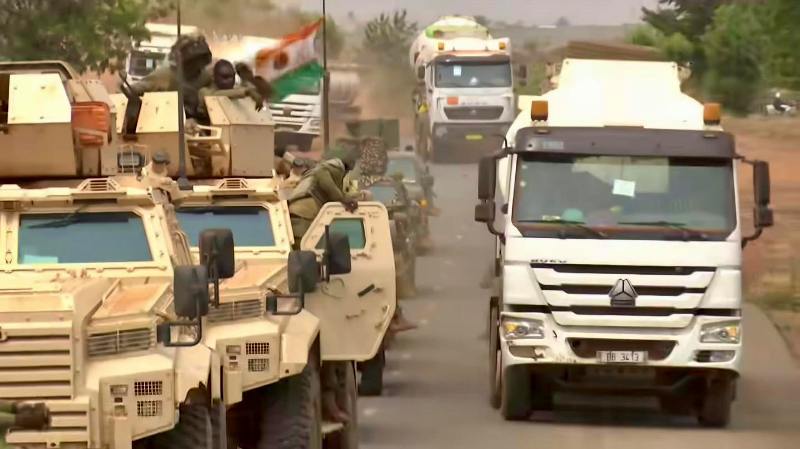 Mali : 82 citernes d’hydrocarbures du Niger arrivent sous escorte militaire