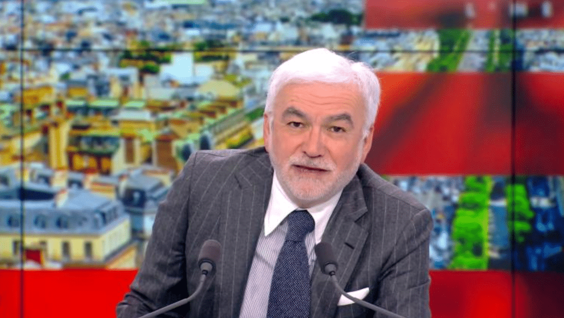 Pascal Praud : « Là ce n’est pas drôle » après une plaisanterie évoquant son nom dans l’affaire Epstein