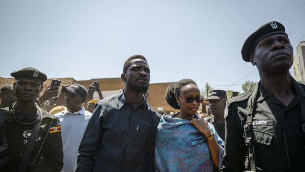 Ouganda : le National Unity Platform défend le départ à l’étranger de Bobi Wine