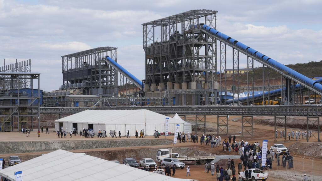 Zimbabwe : suspension immédiate des ventes de matières premières, notamment du lithium