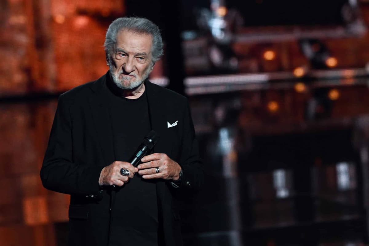 Eddy Mitchell enterré en plateau par une invitée de Laurence Boccolini