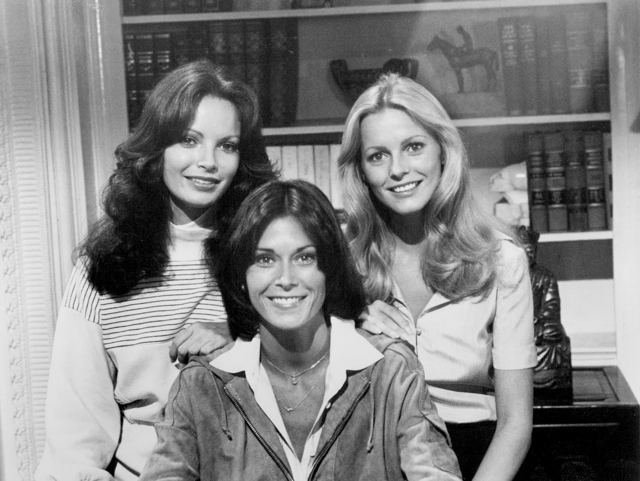 Aux Emmy Awards, Kate Jackson, Jaclyn Smith et Cheryl Ladd honorent Farrah Fawcett