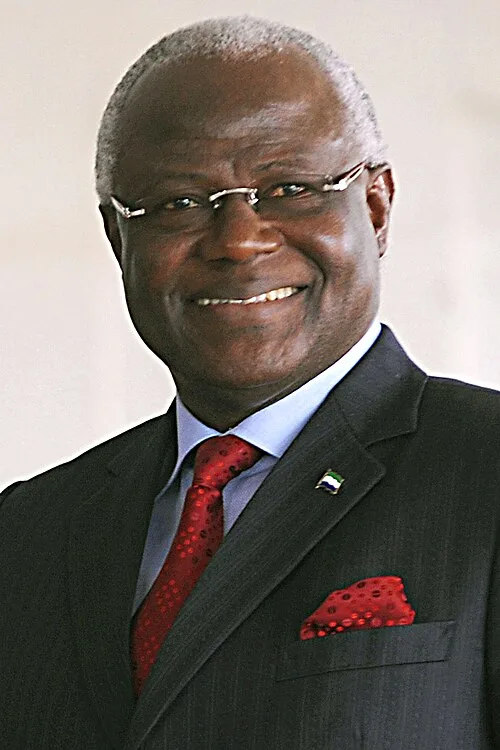 Sierra Leone : Ernest Bai Koroma rentre à Freetown après l’abandon des poursuites