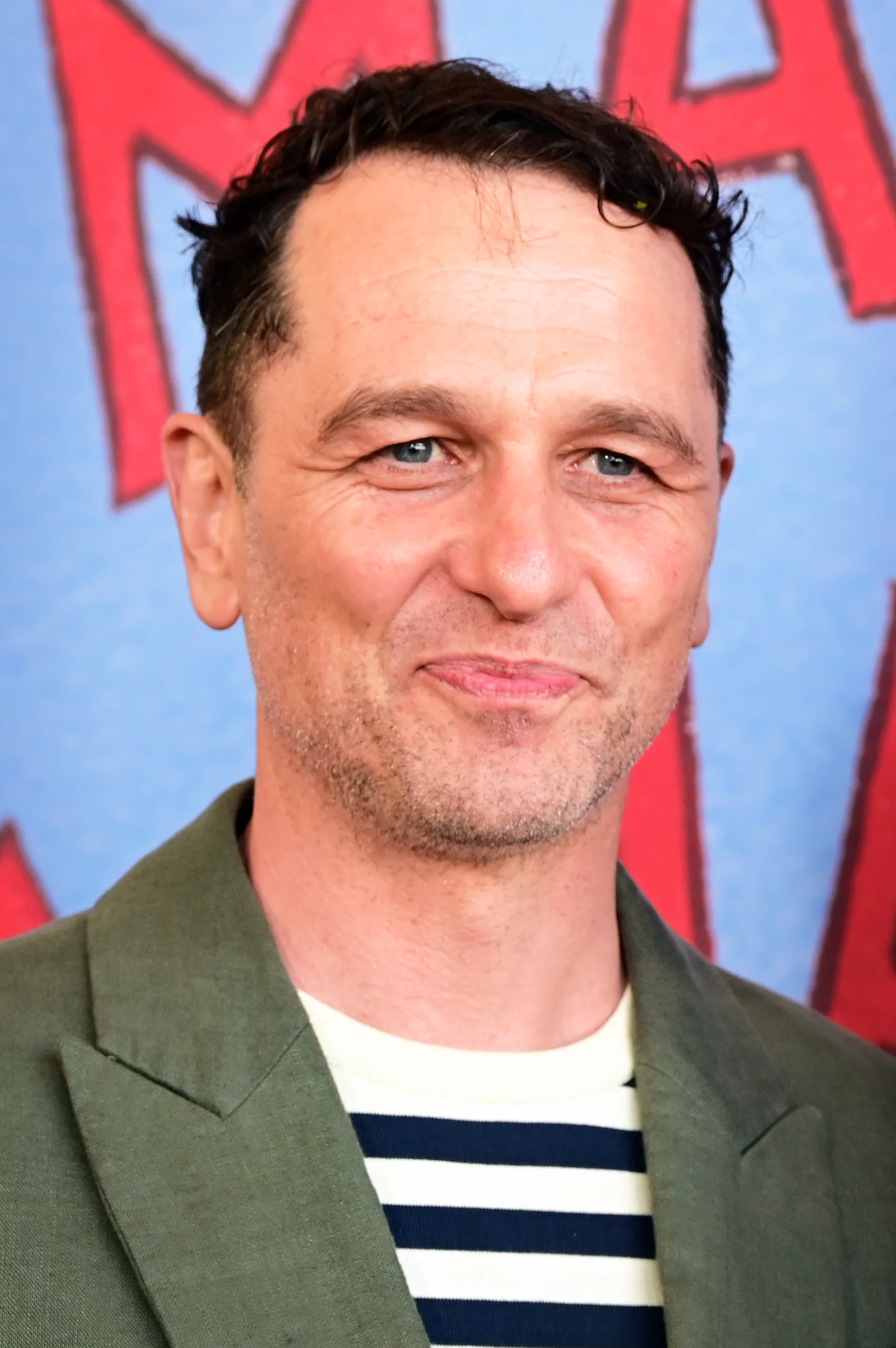 Emmy Awards 2026 : Matthew Rhys signe un doublé historique dans deux catégories majeures