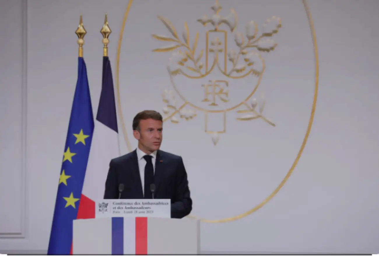 Social Networks: Macron Calls on the EU to Ban Access for Under-15s
