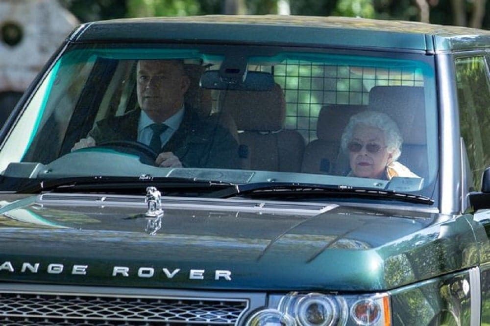 La reine Elisabeth II échappe à  un accident le jour de son 96e anniversaire (images)
