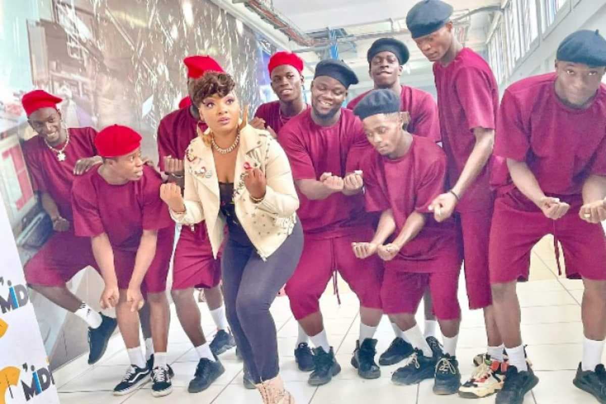 Côte d’Ivoire : la chanteuse Bamba Ami Sarah accusée d’avoir volé le concept « Biama »