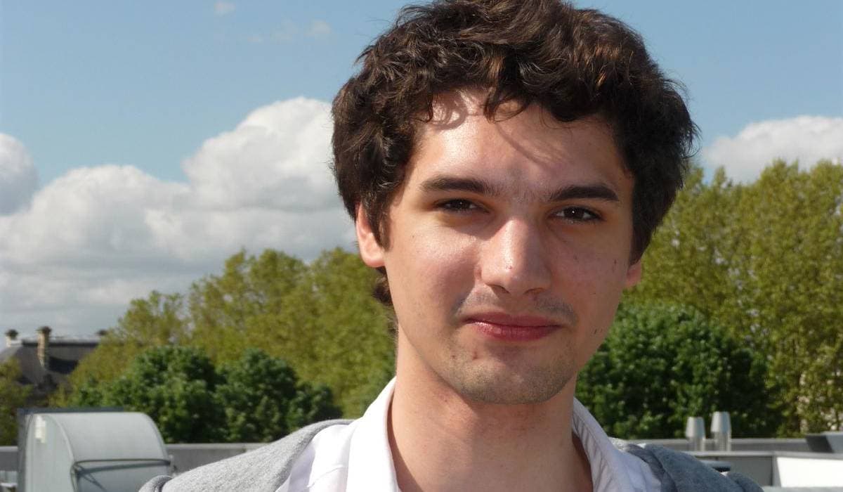 Le journaliste français tué dans le Donbass ne portait pas d’inscription presse