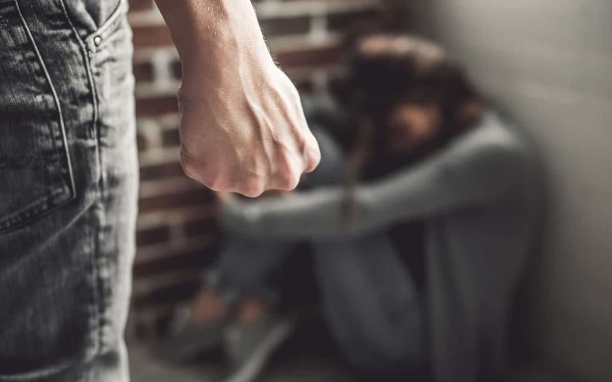 France: un garçon de 8Â ans fait emprisonner son père, pour avoir bastonné sa mère