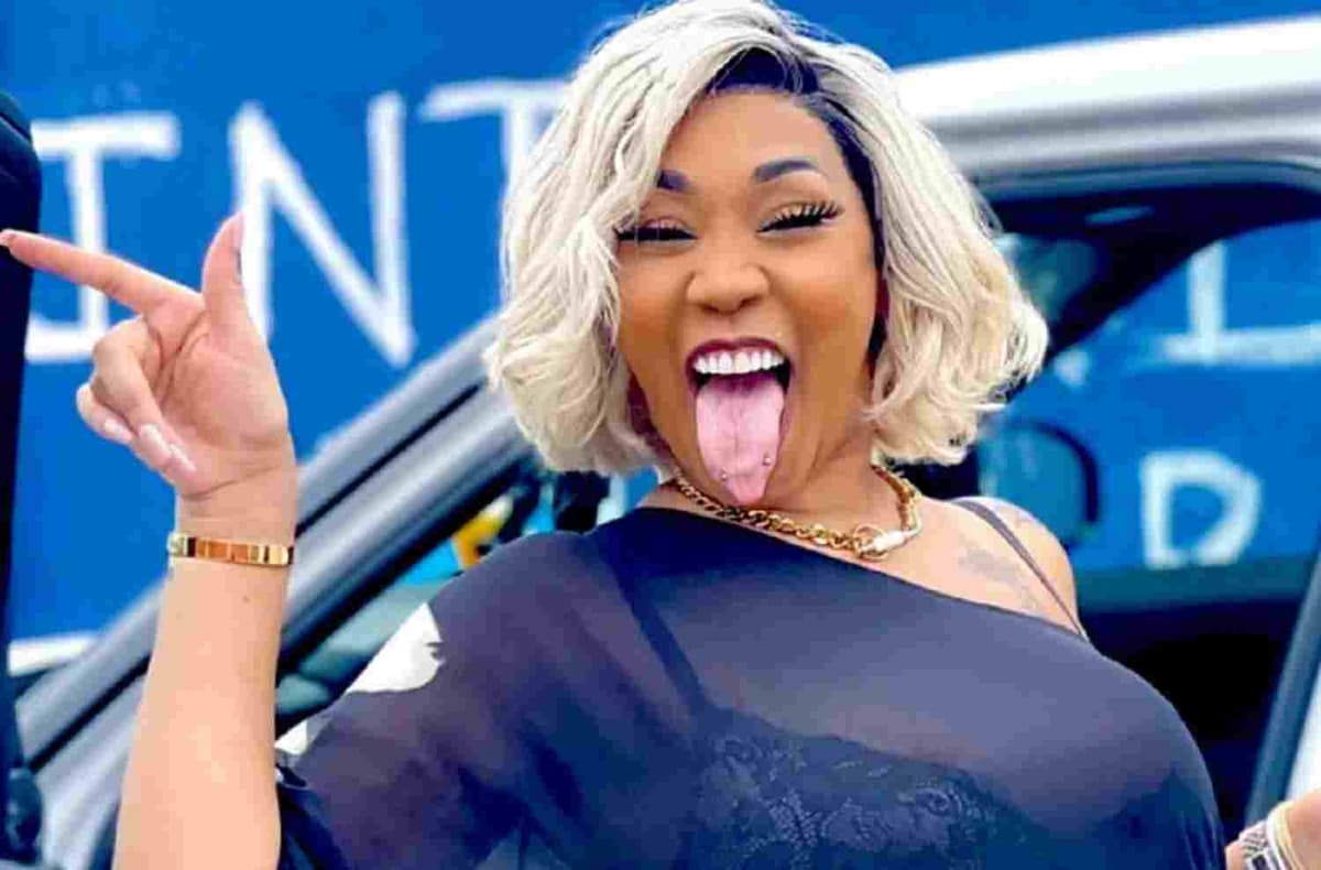 « Arrêtez et … », affligée par les critiques, Emma Lohoues craque et répond à  ses détracteurs