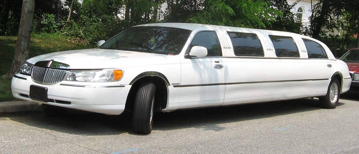 Ouganda : vives polémiques après l’achat de limousine pour le président et le vice-président duÂ parlement