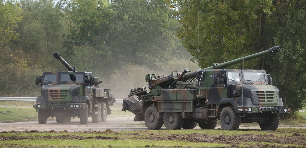 La Russie annonce la capture de 2 canons Caesar, livrés à  l’Ukraine par Emmanuel Macron