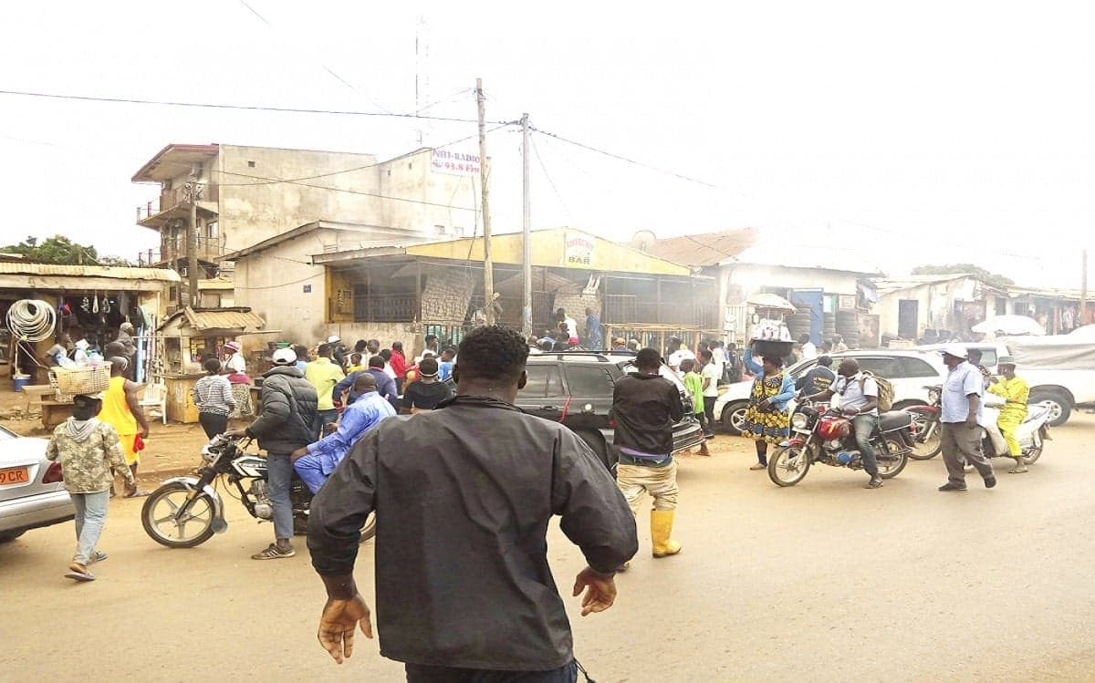 Cameroun: l’explosion d’une bombe artisanale fait plusieurs blessés au marché Mokolo