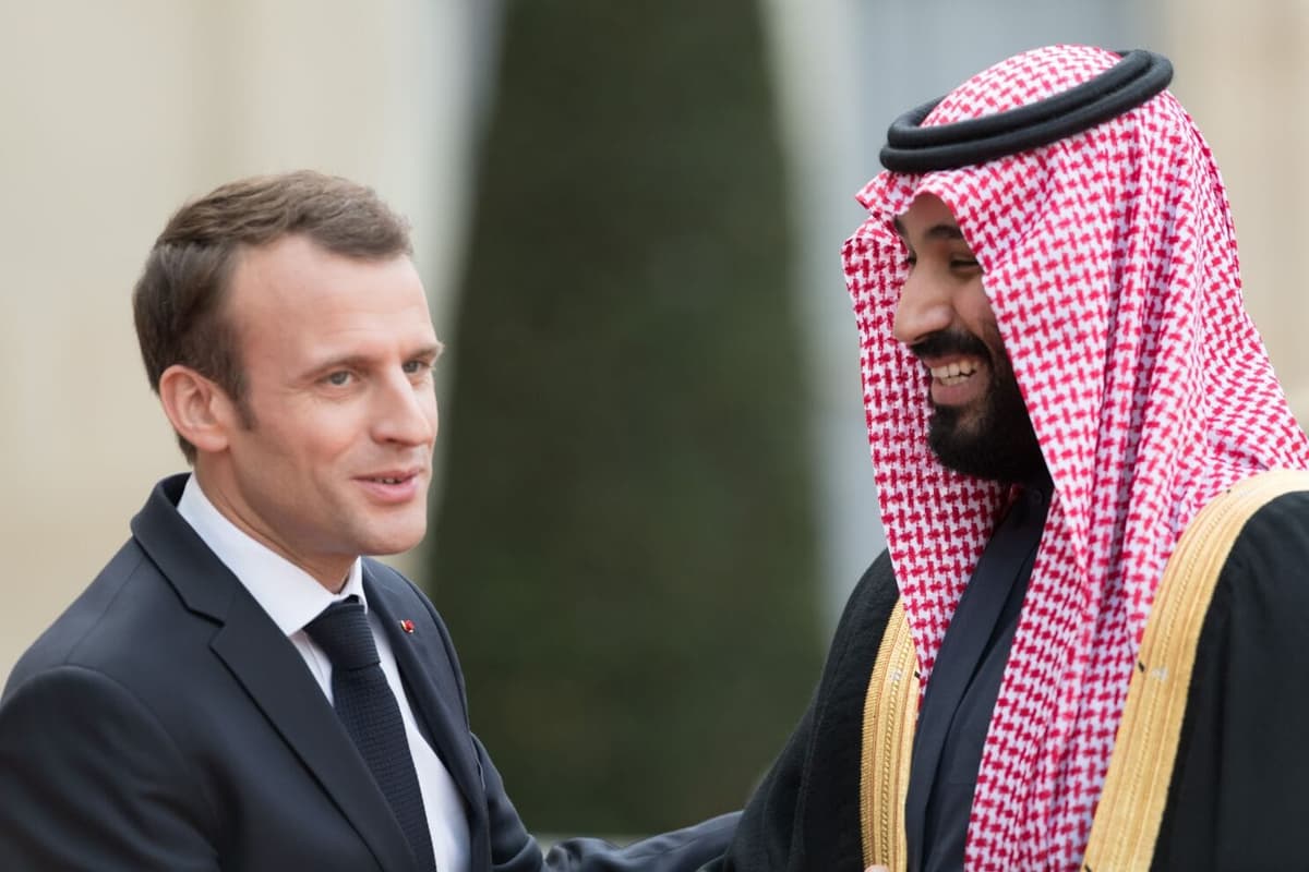 Emmanuel Macron s’offre un dînerÂ avec le prince héritier saoudien, hué depuis le meurtre de Khashoggi