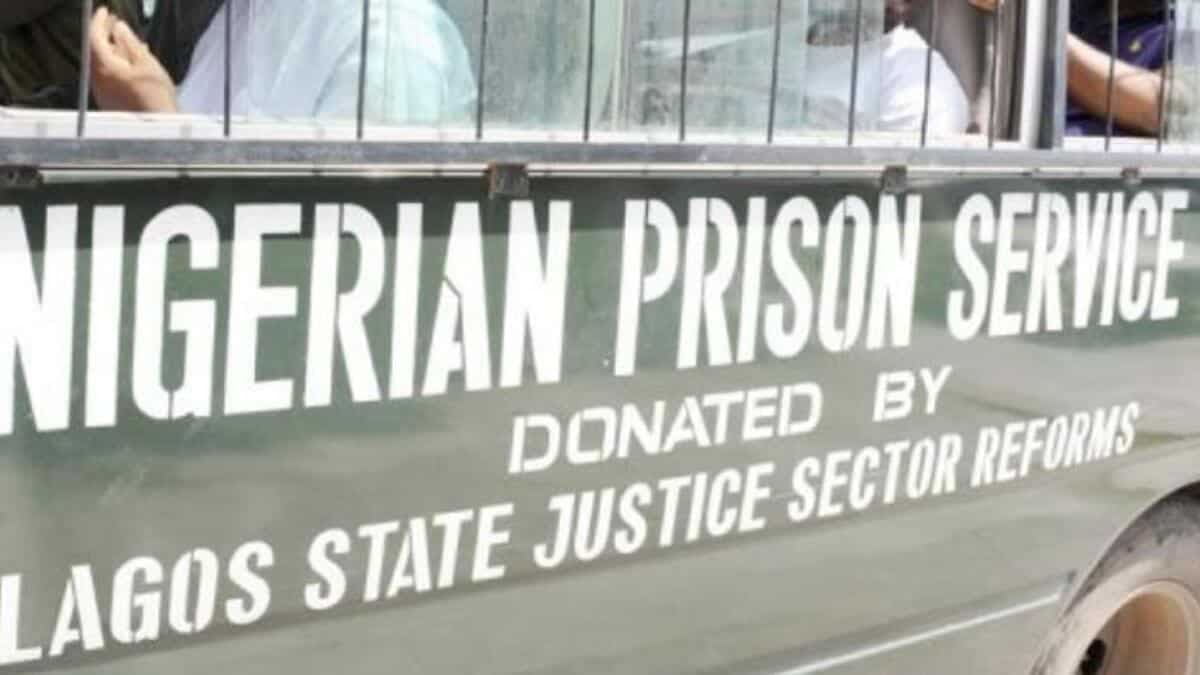 Nigeria: plus de 300 détenus dont 60 jihadistes s’évadent d’une prisonÂ à  Abuja