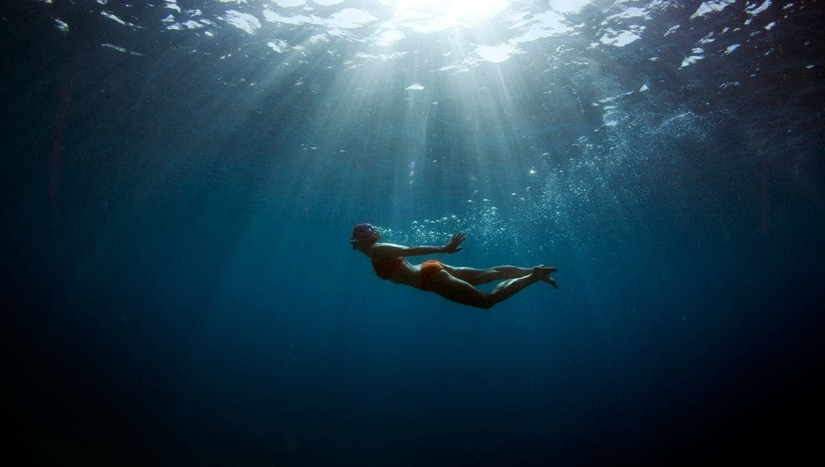 Tous les matins, cet instituteur se rend sur son lieu de travail à  la nage (vidéo)
