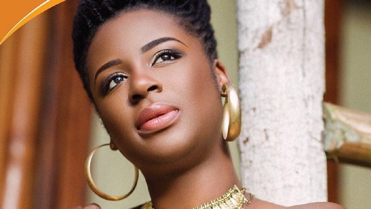 Charlotte Dipanda: la chanteuse dévoile enfin le visage de la star qui fait battre son cÅ“ur  (photo)