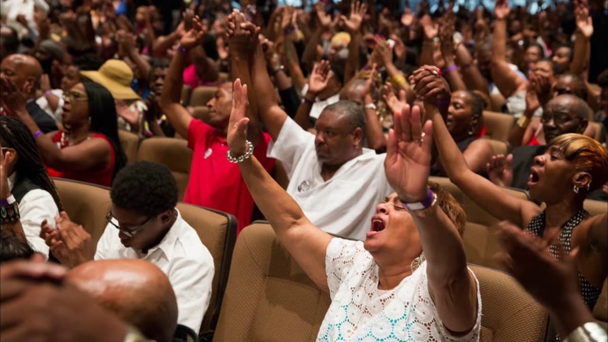 Une prière de délivrance tourne au cauchemar pour un pasteur (vidéo)
