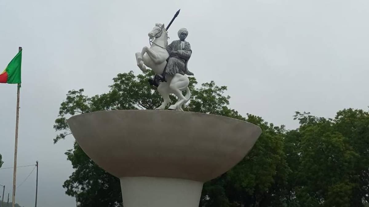 Après celle de Cotonou, la statue rénovée de « Bio Guerra » de Parakou dévoilée au public