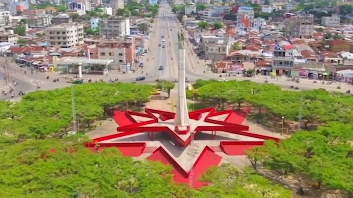 #BrandingAfrica: savez-vous que la place de l’Etoile Rouge a été réalisée les armes sur la tempe de l’architecte ?