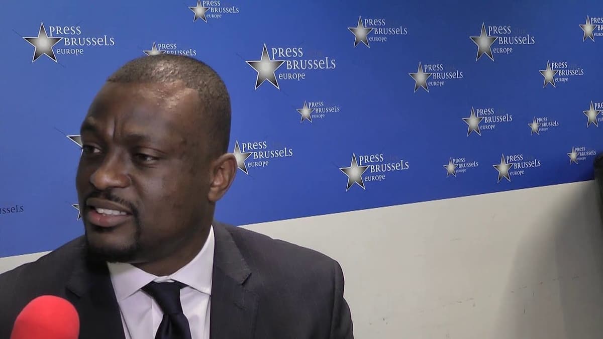 Francis Mvemba : après la signature de son contrat avec Life Tv, quelle sera son émission ? (photo)