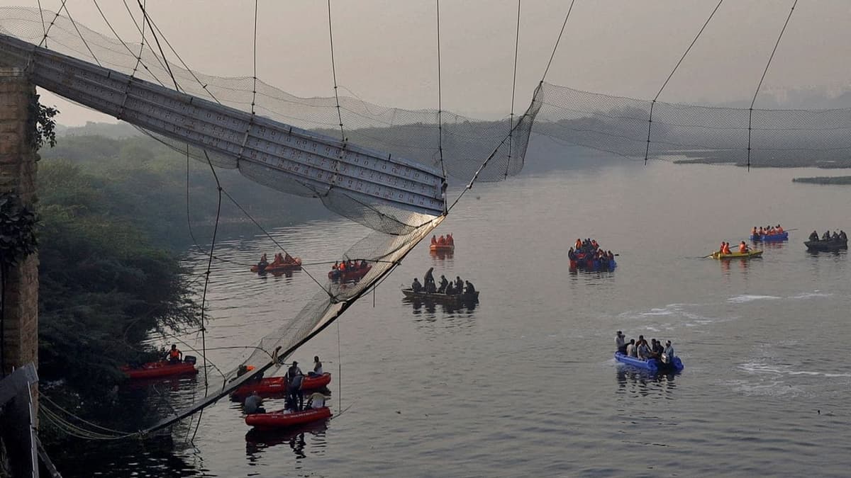 Inde: au moins 130 morts dans l’effondrement d’un pontÂ piétonnier suspendu