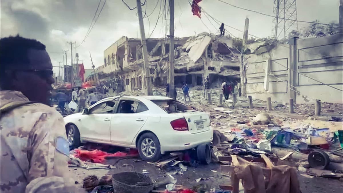 Somalie: plus de 100 morts dans un double attentat à  la voiture piégée