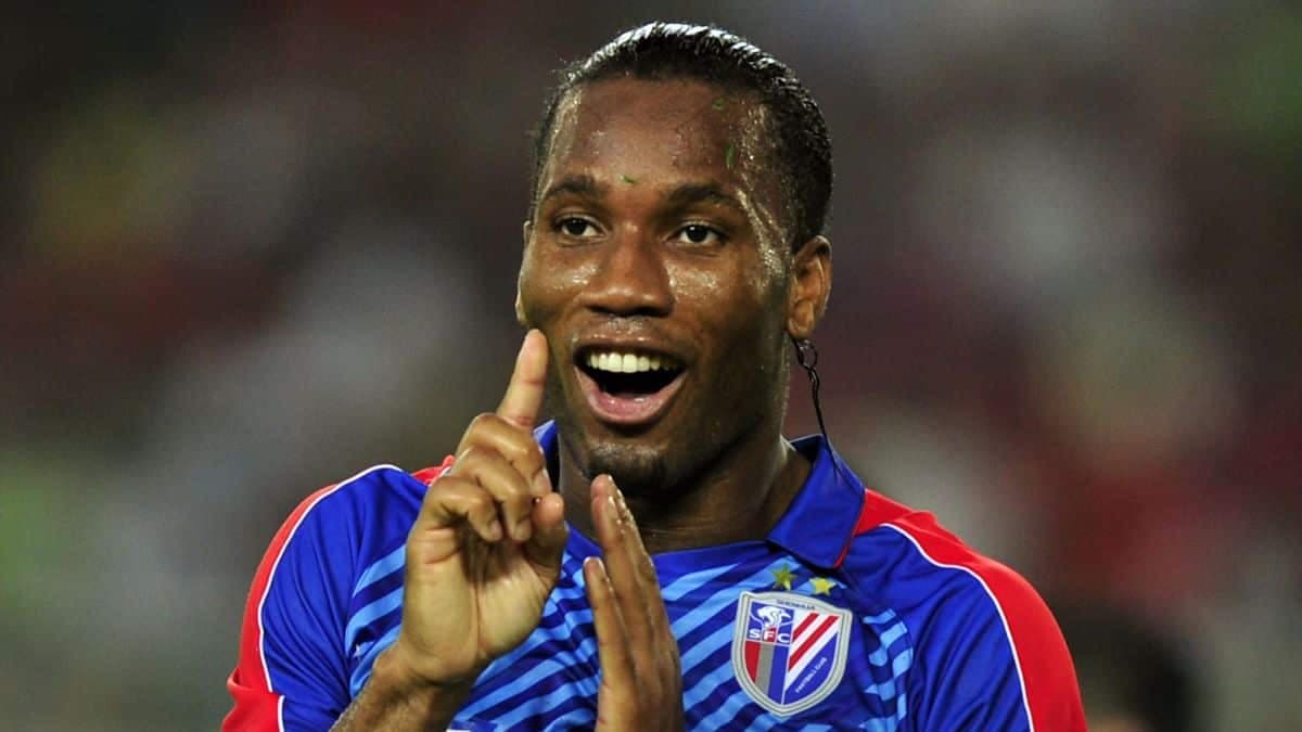 Didier DrogbaÂ convoité par cette chanteuse ? Voici la photo qui sonne l’alarme