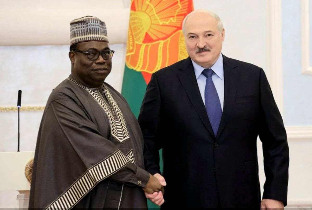 Biélorussie: Alexandre Loukachenko a reçu les lettres de créance de l’ambassadeur béninois André Okounlola