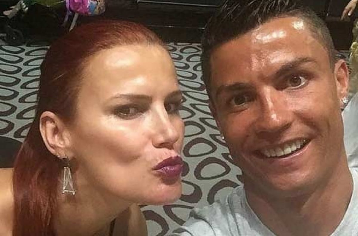 Manchester United: Â « Dieu ne dort pas », la sÅ“ur de Cristiano Ronaldo réagit à  la sanction infligée à  CR7
