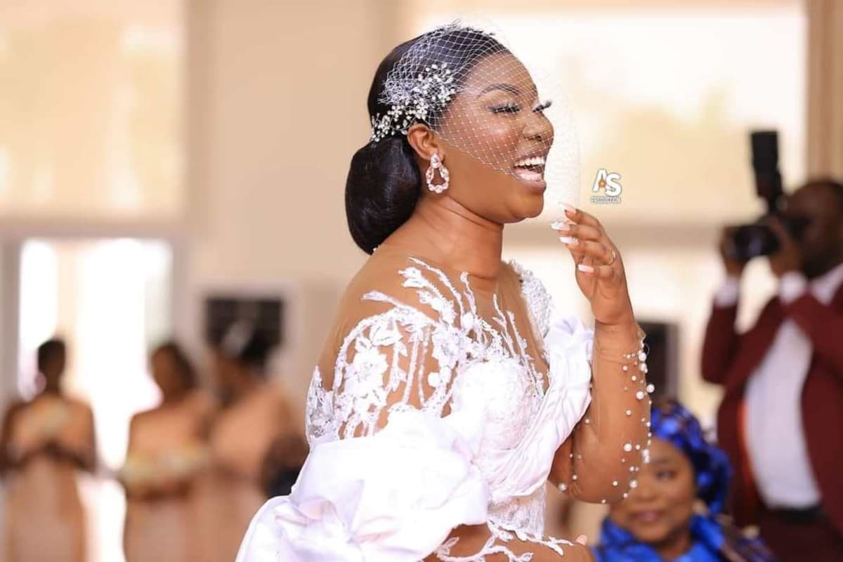 Roseline Layo: accusée d’avoir humilié une dame en plein concert, la chanteuse brise enfin le silence