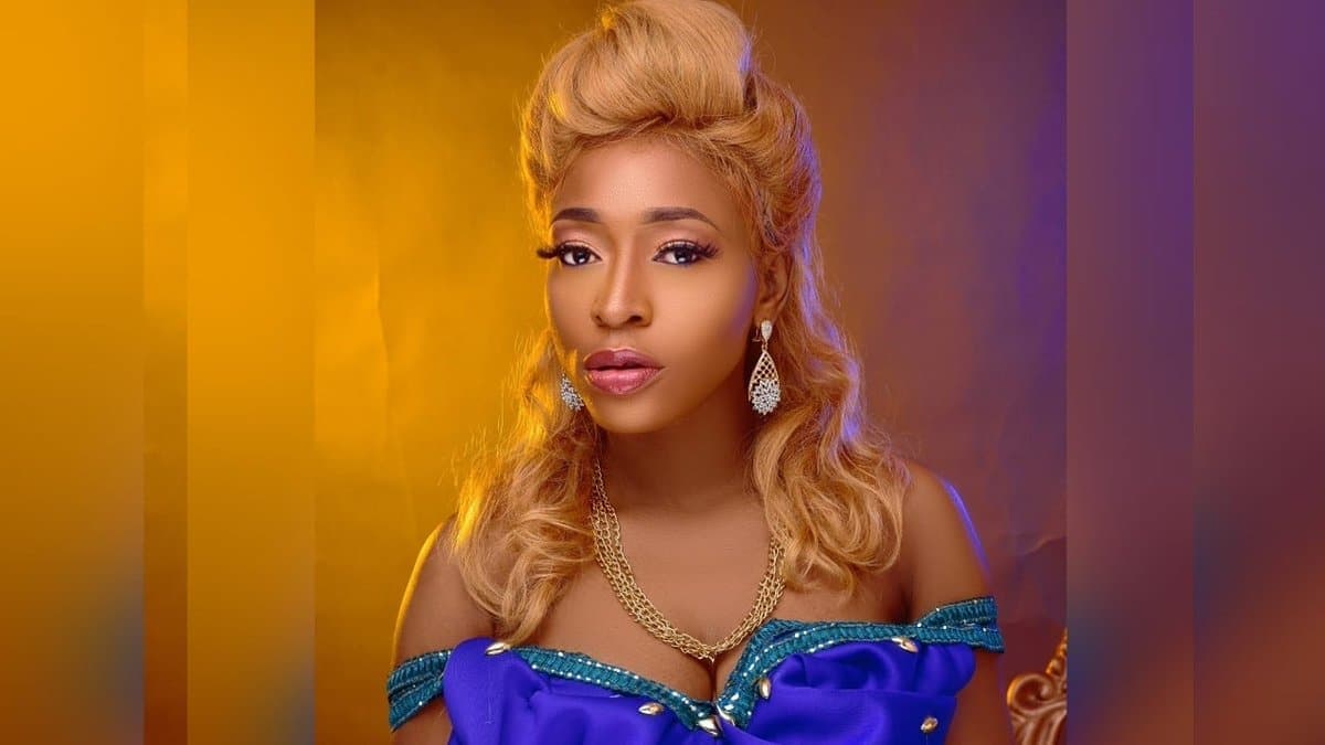 Nuit d’horreur pour le Barça en C1: la chanteuse béninoise Sessimè au fond du trou