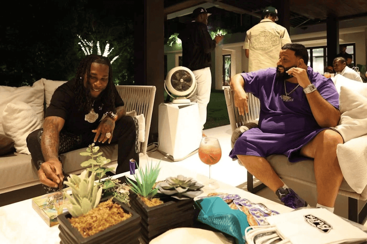 DJ Khaled: le rappeur américain offre un cadeau symbolique à  Burna Boy (image)