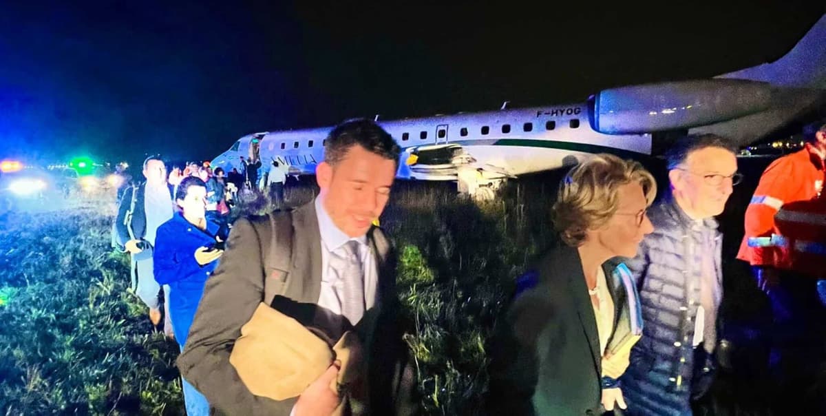 France: un avion transportant une ministre a effectué une sortie de piste à  Orly