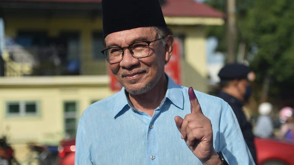 Malaisie: le principal chef de l’opposition Anwar Ibrahim nommé Premier ministre