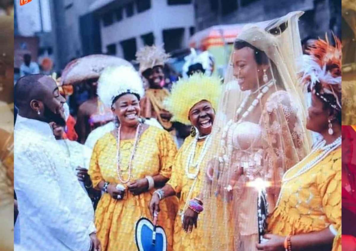 Davido et Chioma secrètement mariés en plein deuil de leur fils? La photo qui lance la polémique