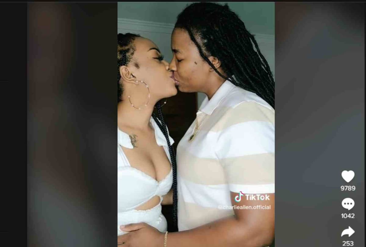 Deux tiktokeuses s’embrassent langoureusement: la toile sous le choc (vidéo)