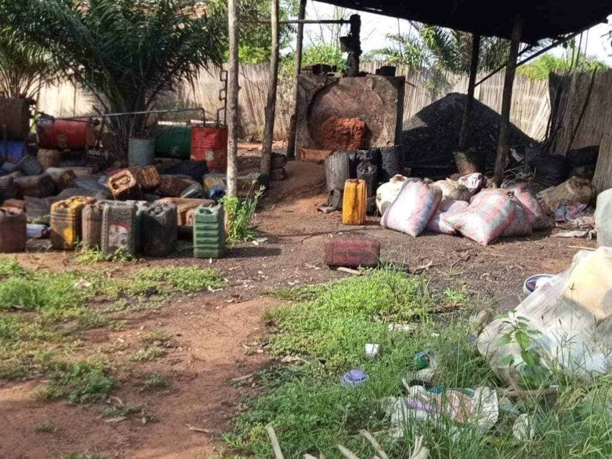 Bénin: un réseau de fabrication de « faux gas-oil » démantelé à  Comè