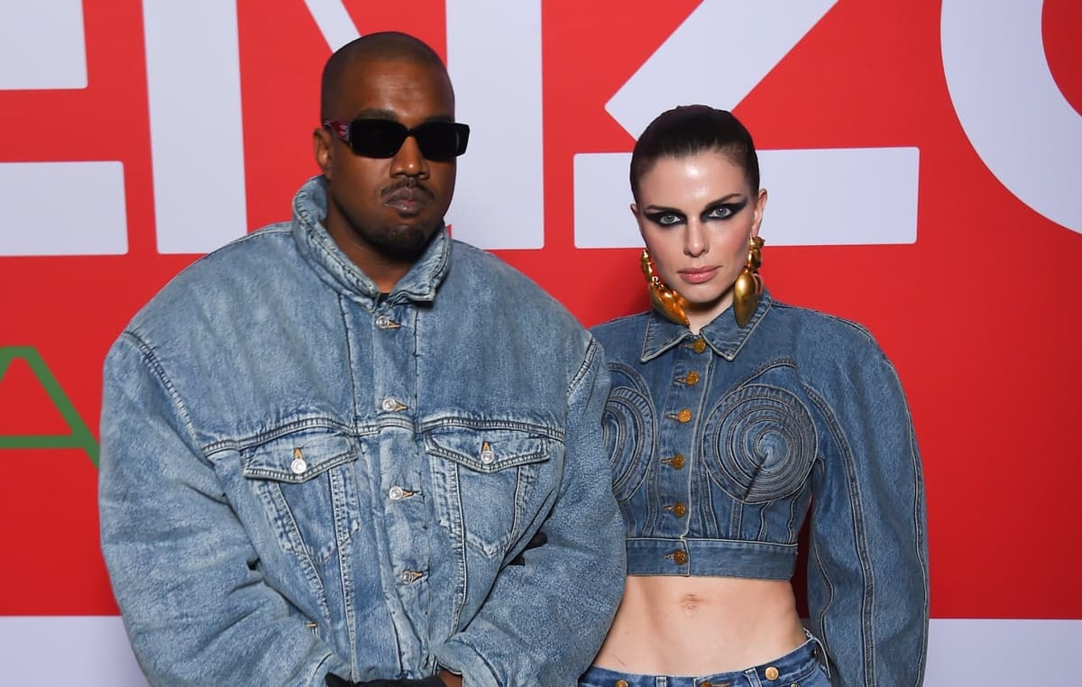 Kanye West: l’actrice Julia Fox décrit la taille du pén!s du rappeur, la toile sous le choc (vidéo)