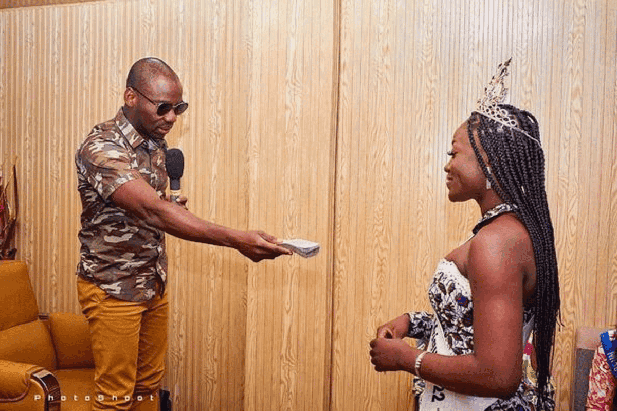 Côte d’Ivoire: le général Makosso offre un million de F CFA à  la Miss N’zassa 2022