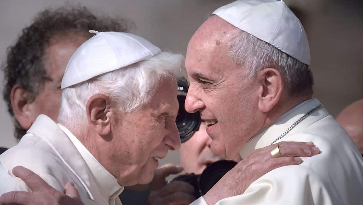 Mort de Benoît XVI: des funérailles inédites d’un pape présidées par un pape ce 5 janvier