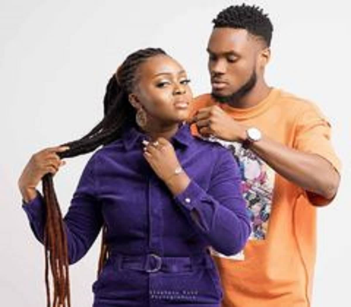 Après Roseline Layo, Morijah reçoit une demande en mariage de son producteur (vidéo)